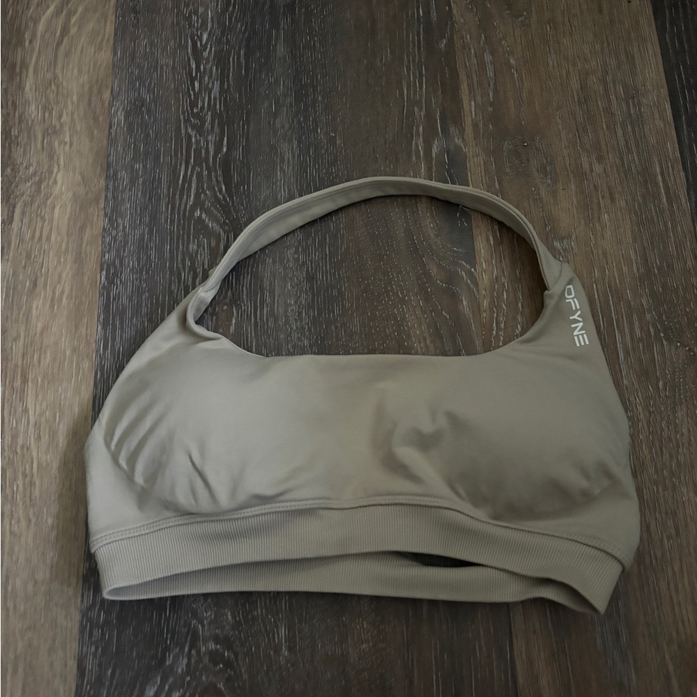 DFYNE Gray Sports Bra with Seamless Design and Scoop Neckline